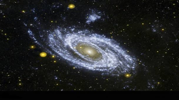 银河系的黑洞会吞噬整个星系吗,银河系旁边的星系有黑洞