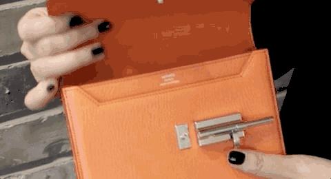 总说要Chanel、LV包包,但你连锁扣怎么打开都不知道!