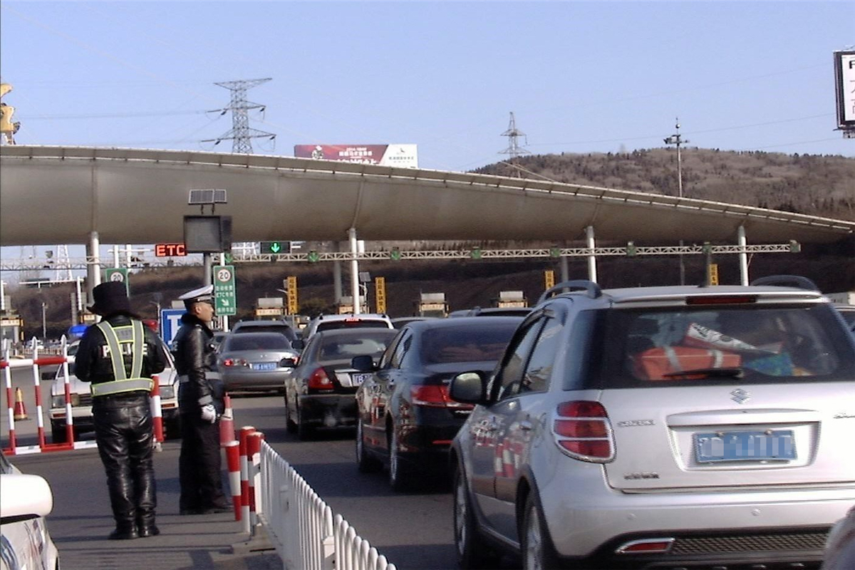 开车上高速忘记拿卡了怎么办,开车上路忘记带行驶证了要怎么办