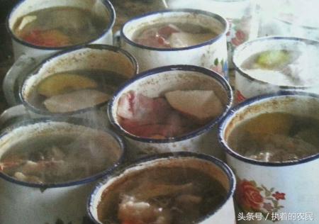 农村山里大叔一个月挣多少钱,农村大叔靠手艺赚钱