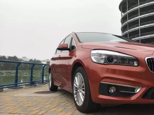 宝马220i旅行试驾,2019款宝马220i旅行版测评视频