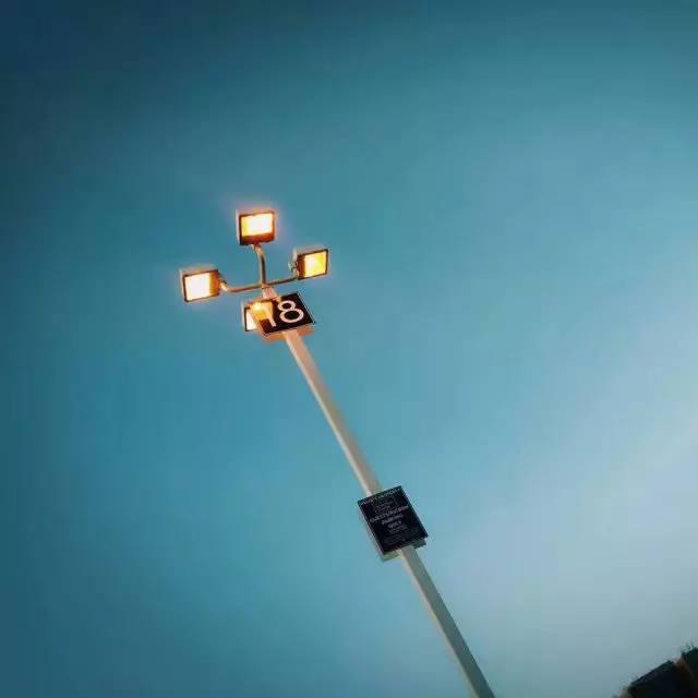 学姐学长的朋友圈，飞过一整个世界