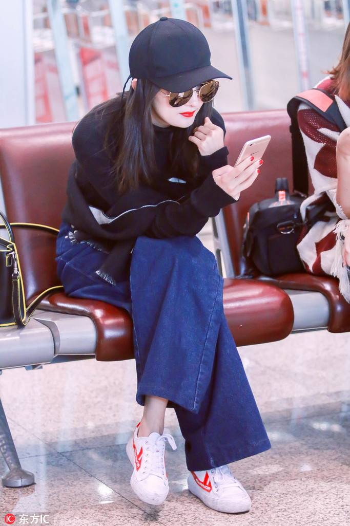 鏉庢櫒璧典附棰栧寲濡嗗搧,鏉庢櫒鍜岃档涓介鍚冮キ