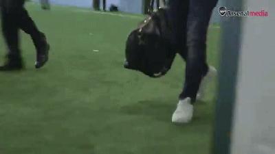 足球场上的各种奇葩操作,什么足球花式动作能秀翻全场