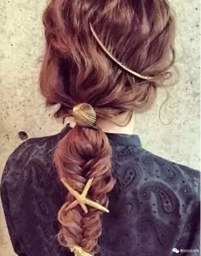秋天适合戴帽子的编发教程中长发,适合秋天的新中式简单编发