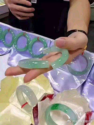 小心，小心，再小心之1——小心试戴玉手镯！