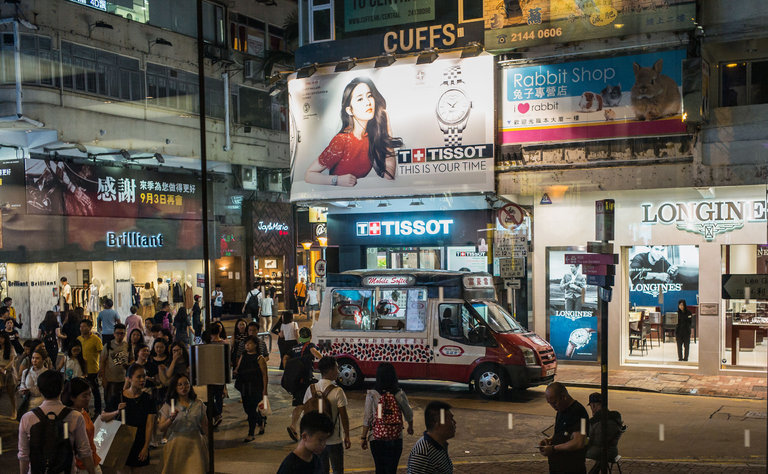 瑞士手表在香港不好卖了，中国年轻人不爱奢侈爱“轻奢”！