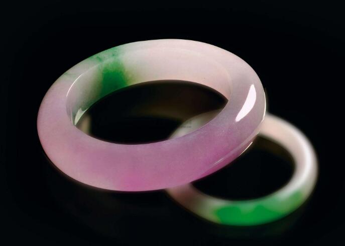 不同光线颜色不变的翡翠是假的吗,哪种颜色的翡翠好