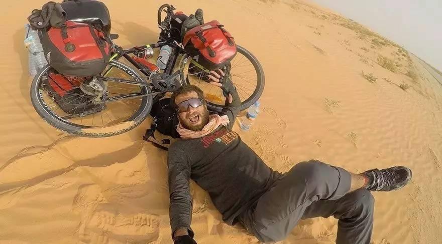 22岁大学生,靠一支画笔就能环游世界,他是怎么做到的?