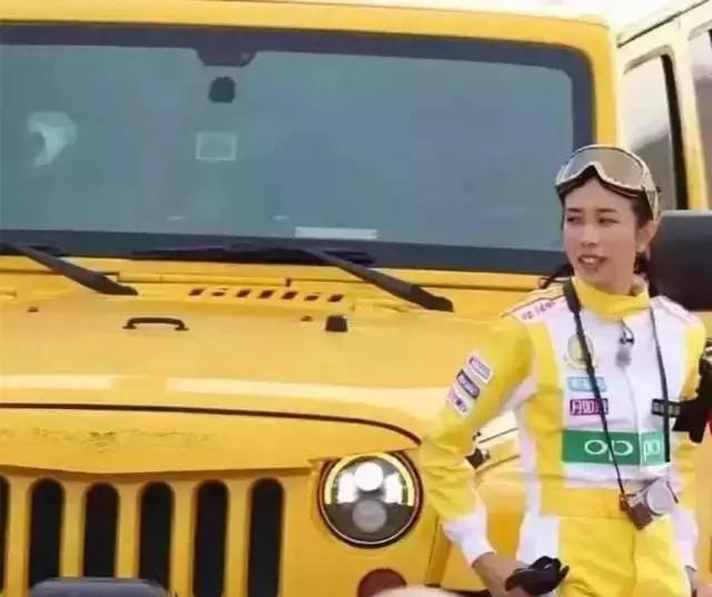 玩越野的另一道风景线，女星辣妹