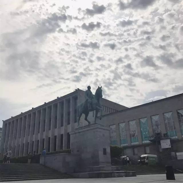 学姐学长的朋友圈，飞过一整个世界