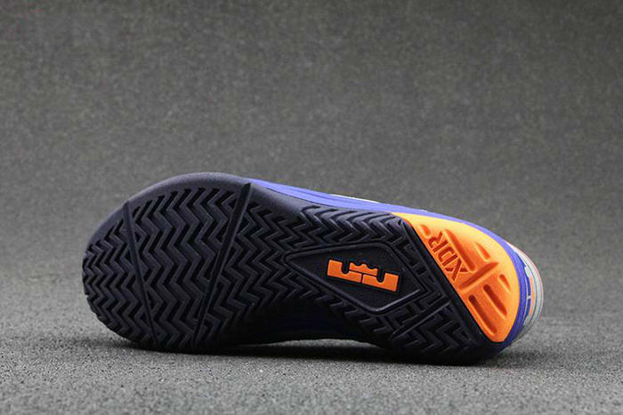 nba球星对詹姆斯球鞋的评价,詹姆斯支线见证5代偏小吗