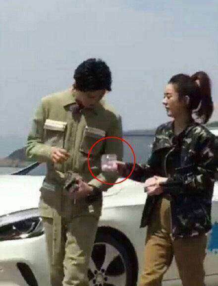 鏉庢櫒璧典附棰栧寲濡嗗搧,鏉庢櫒鍜岃档涓介鍚冮キ