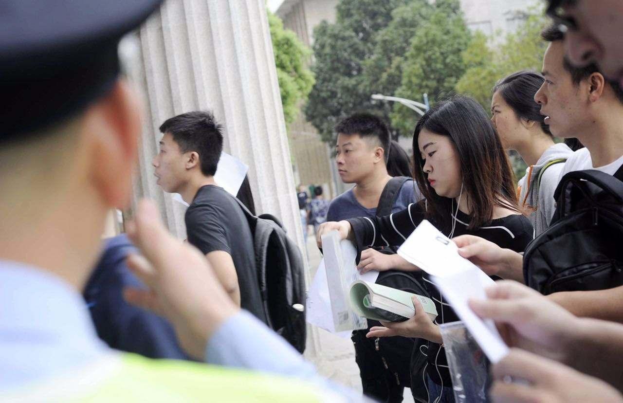 公务员面试培训有没有包上岸的,公务员考试培训包考上可信吗