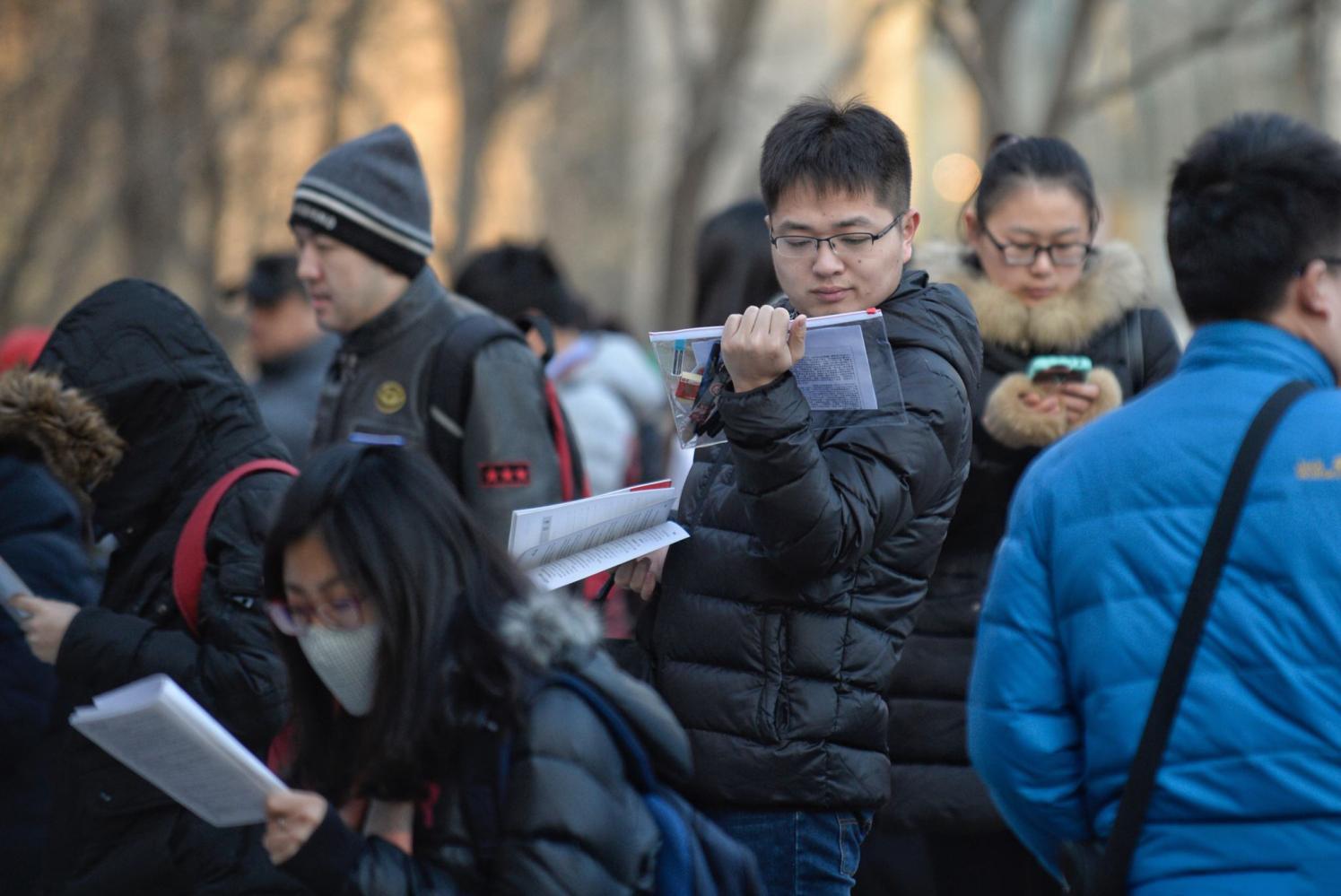 公务员面试培训有没有包上岸的,公务员考试培训包考上可信吗