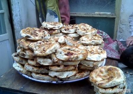 农村山里大叔一个月挣多少钱,农村大叔靠手艺赚钱