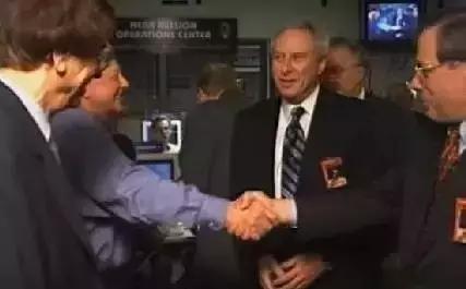 他以轨道作借条掳走美国卫星，巧追彗星碾压各国航天局