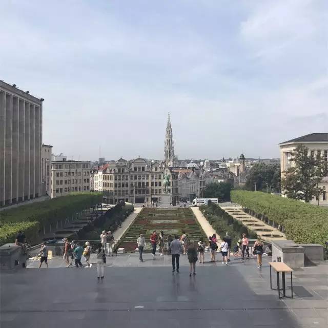 学姐学长的朋友圈，飞过一整个世界