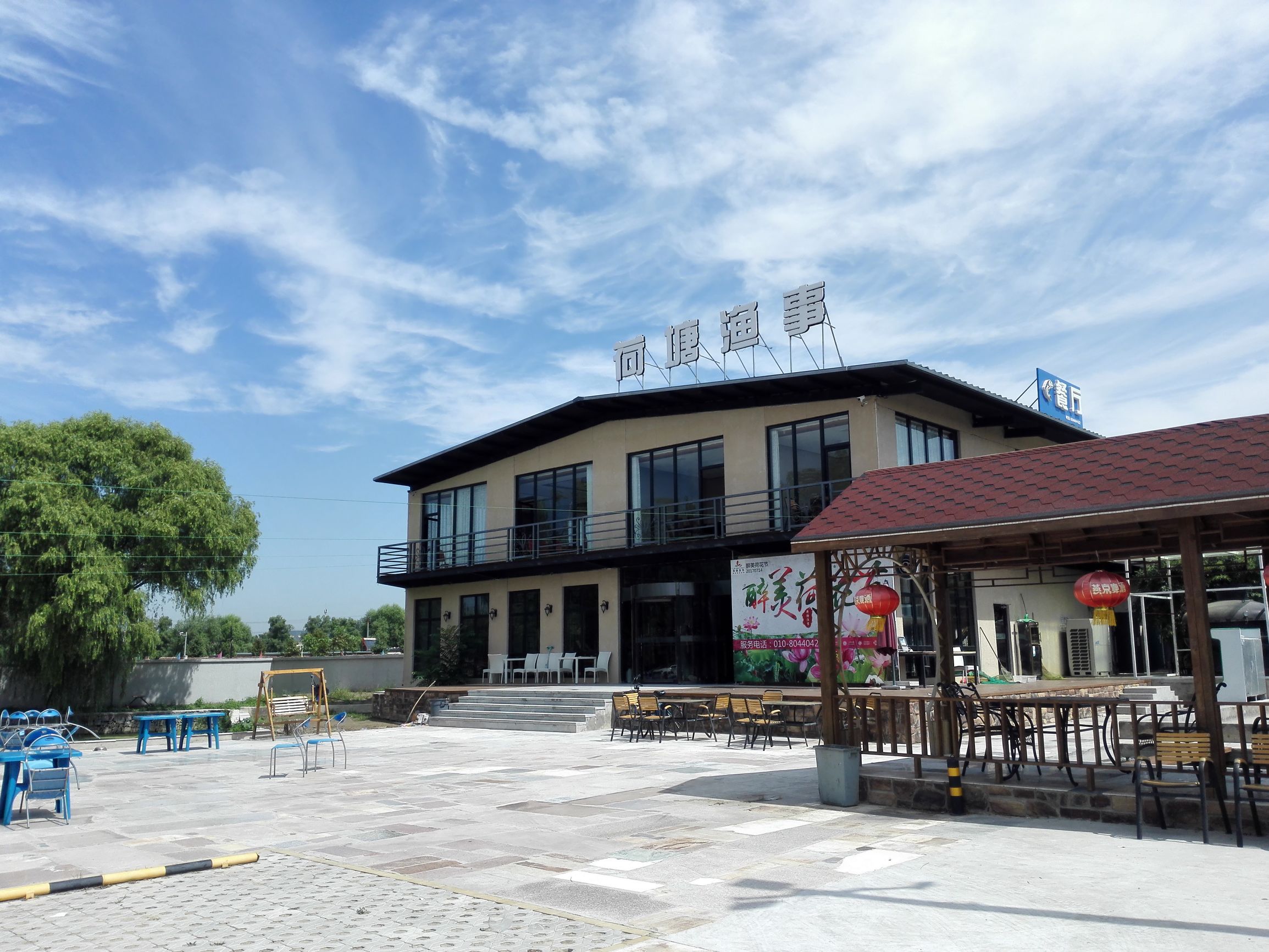 自驾上庄水库,渔塘垂钓赏荷花,管理大爷沿河种水草!