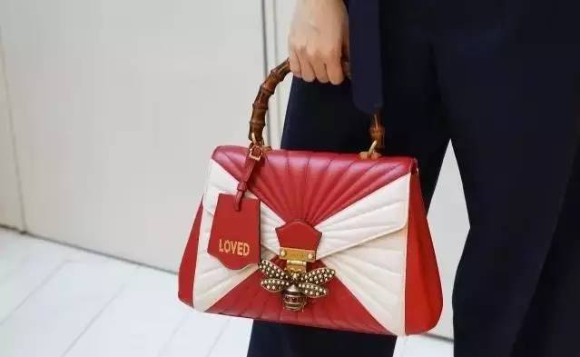 总说要Chanel、LV包包,但你连锁扣怎么打开都不知道!