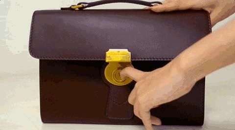 总说要Chanel、LV包包,但你连锁扣怎么打开都不知道!