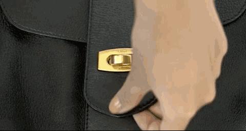 总说要Chanel、LV包包,但你连锁扣怎么打开都不知道!