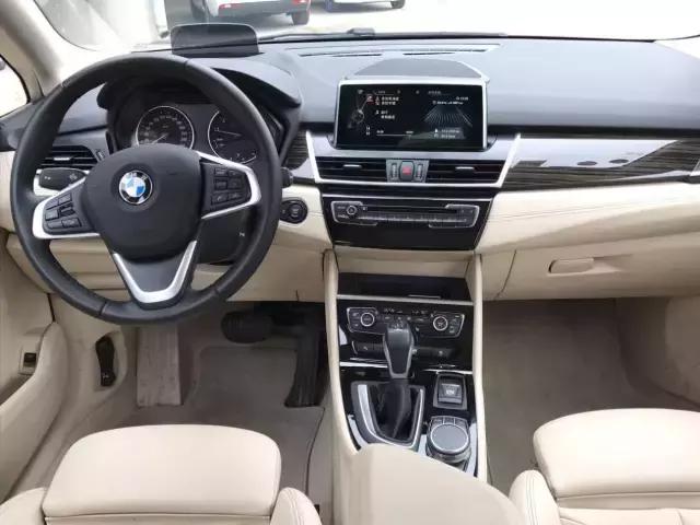 宝马220i旅行试驾,2019款宝马220i旅行版测评视频