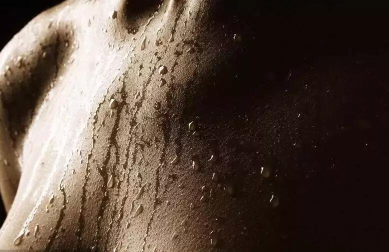 坐月子满月发汗有必要吗,满月孕妇发汗有必要吗