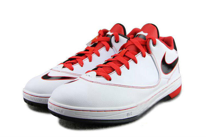 nba球星对詹姆斯球鞋的评价,詹姆斯支线见证5代偏小吗