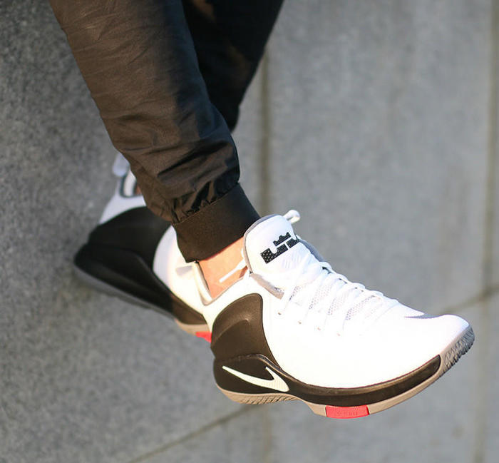 nba球星对詹姆斯球鞋的评价,詹姆斯支线见证5代偏小吗