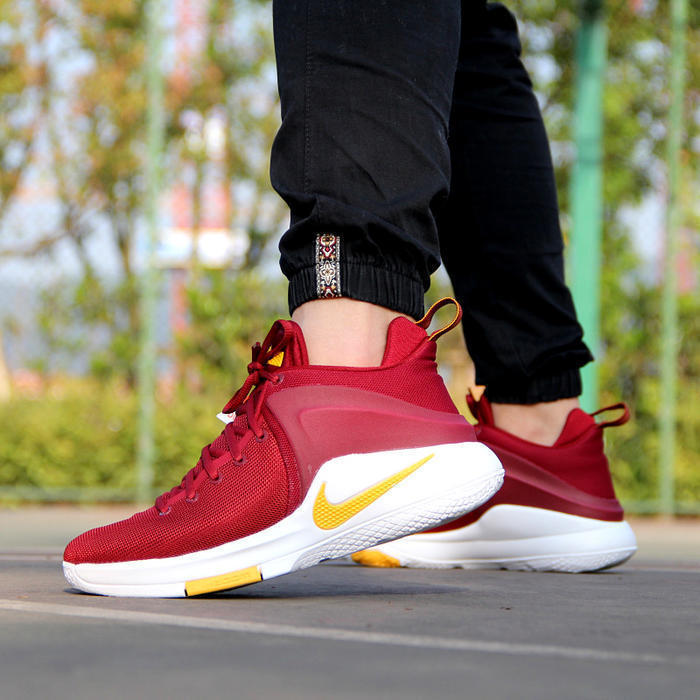 nba球星对詹姆斯球鞋的评价,詹姆斯支线见证5代偏小吗