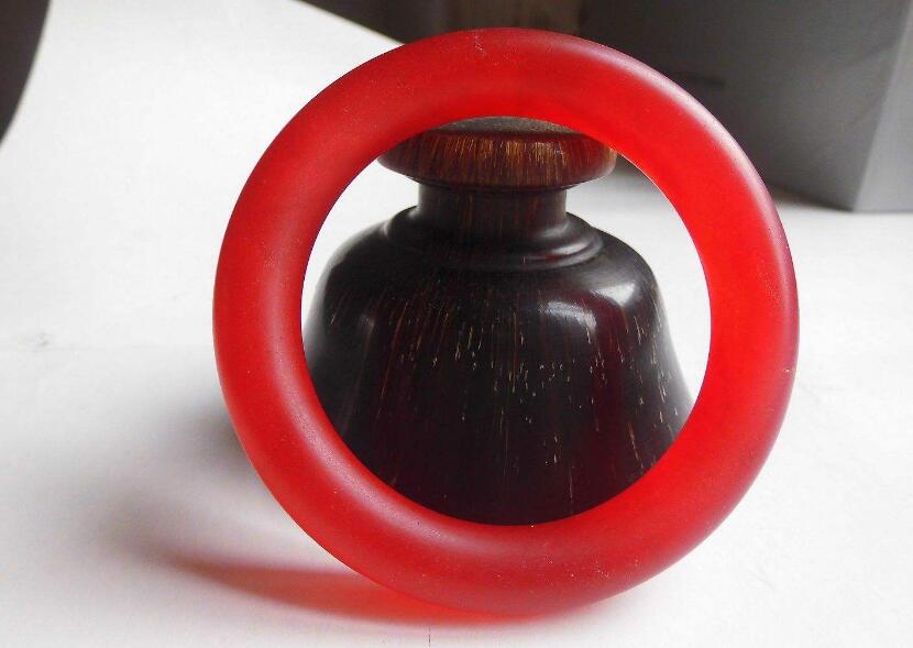 不同光线颜色不变的翡翠是假的吗,哪种颜色的翡翠好