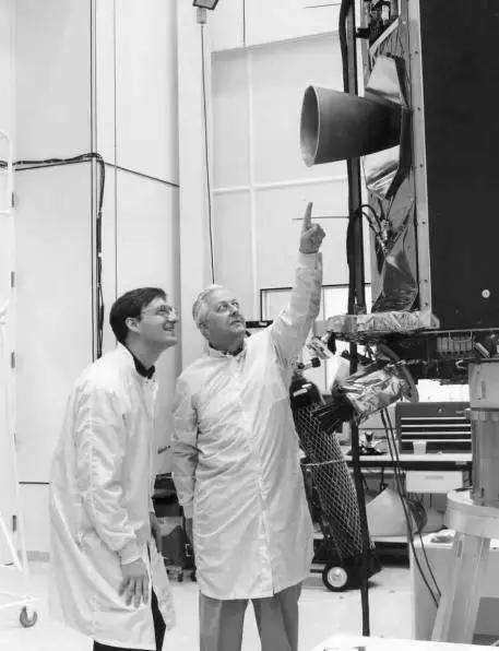 他以轨道作借条掳走美国卫星，巧追彗星碾压各国航天局