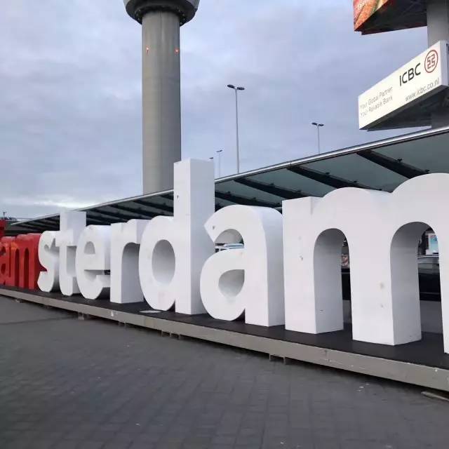 学姐学长的朋友圈，飞过一整个世界