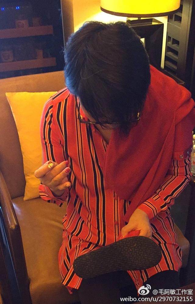 鏉庢櫒璧典附棰栧寲濡嗗搧,鏉庢櫒鍜岃档涓介鍚冮キ