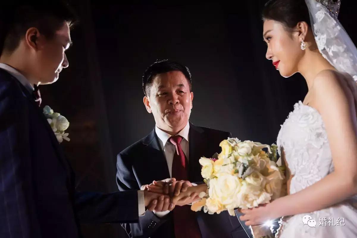 端庄大气的妈妈装婚礼,得体大方的妈妈穿搭