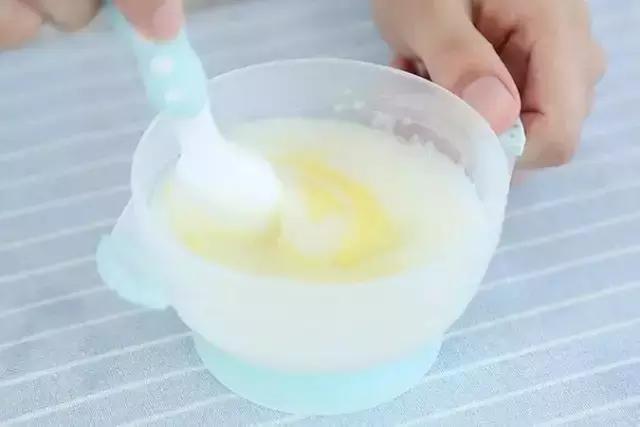 婴儿辅食菠菜米粉糊糊,七个月宝宝辅食米粉加什么补铁