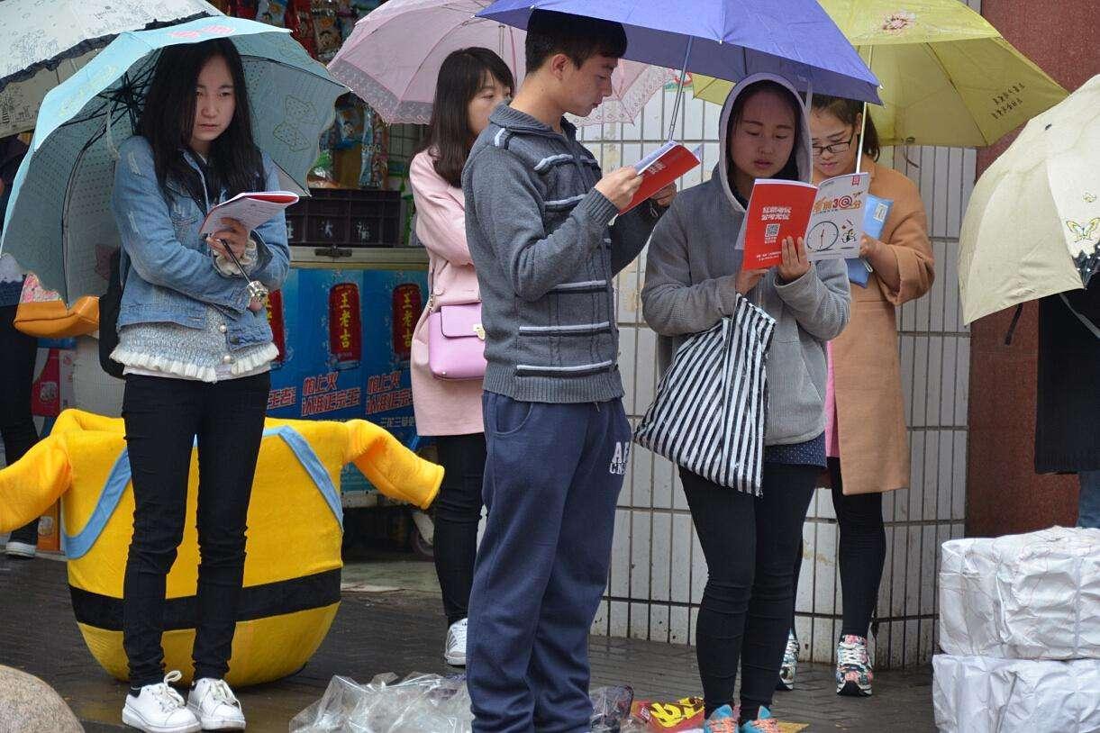 公务员面试培训有没有包上岸的,公务员考试培训包考上可信吗