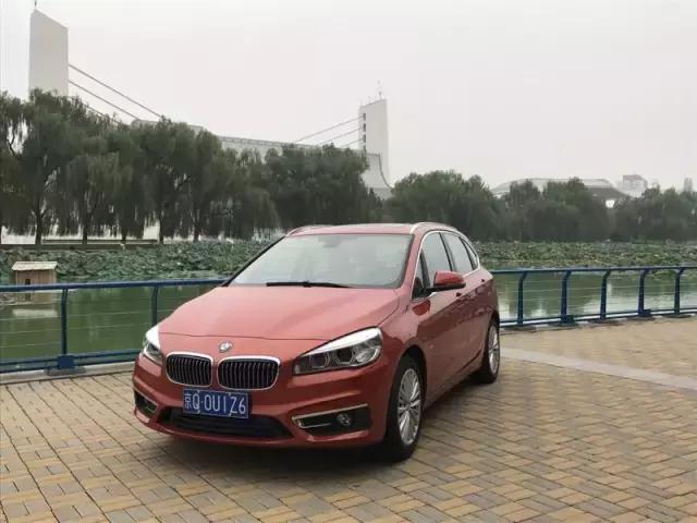 宝马220i旅行试驾,2019款宝马220i旅行版测评视频