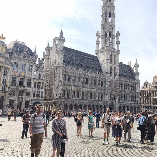 学姐学长的朋友圈，飞过一整个世界