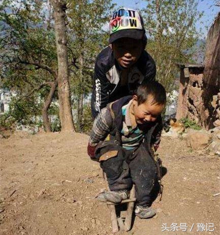 不会掂镰割草，你就算不上地道的河南农村娃