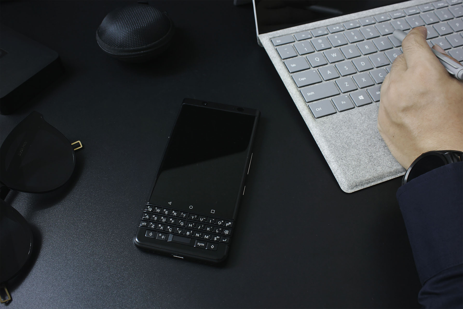 黑莓keyone神操作,黑莓keyone普通版和精英版