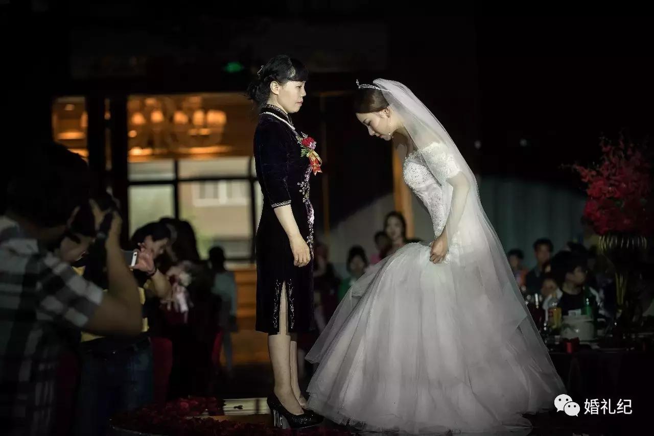 端庄大气的妈妈装婚礼,得体大方的妈妈穿搭