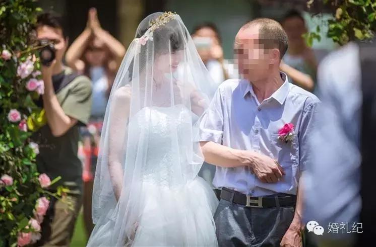 端庄大气的妈妈装婚礼,得体大方的妈妈穿搭