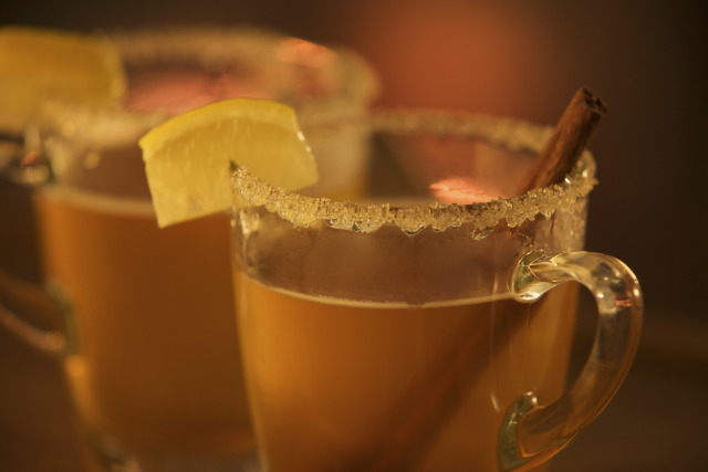 做个偶尔嗜酒的文艺愤青