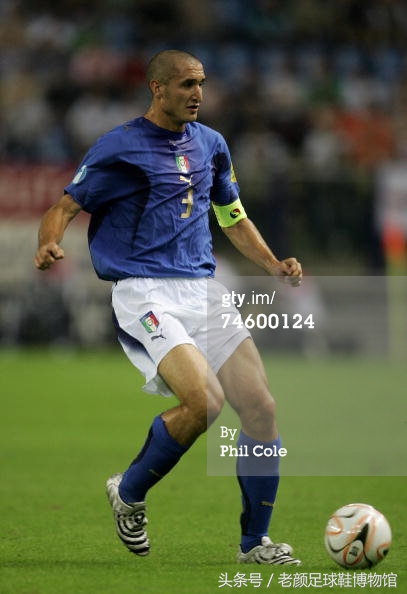 专业的足球鞋有哪几个品牌,曾经的足球鞋知名品牌有哪些