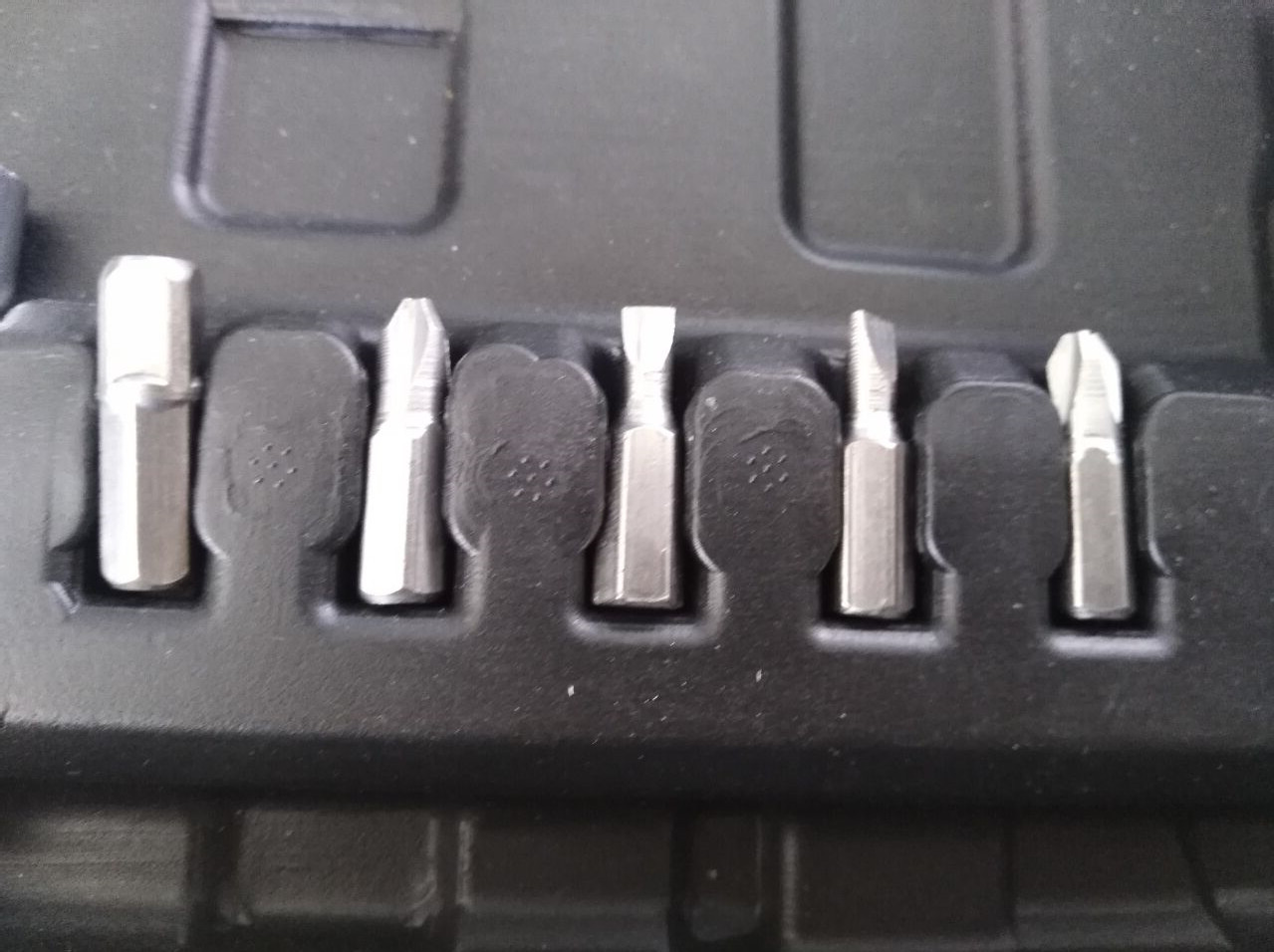 所有电钻都可以拧螺丝吗,是不是一个电钻可以用多种电钻头