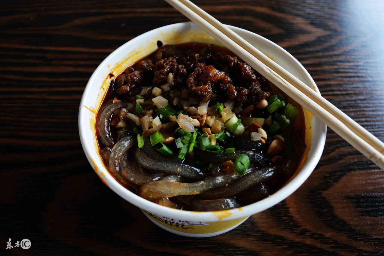 孕妇可以吃嗨吃家酸辣粉吗,孕妇吃了过期的酸辣粉有事吗