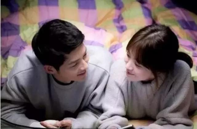 宋仲基透露追求宋慧乔的人太多,宋仲基被问是否还想与宋慧乔合作