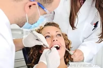 牙齿矫正的过程能参加篮球比赛吗,牙齿矫正过程中掉了可以找医院吗